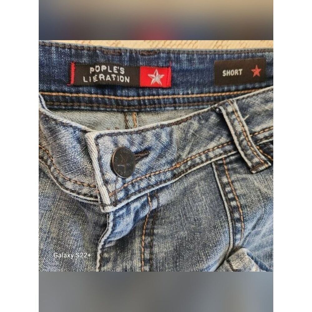 R22 People's Liberation Med Wash Jean Shorts w Embroidered Star Back Pockets - Picture 3 of 7